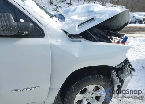 2022 Ram 1500 Big Horn 4X4 6'4 Box z USA, uszkodzony, nr VIN 1C6SRFBT2NN278960